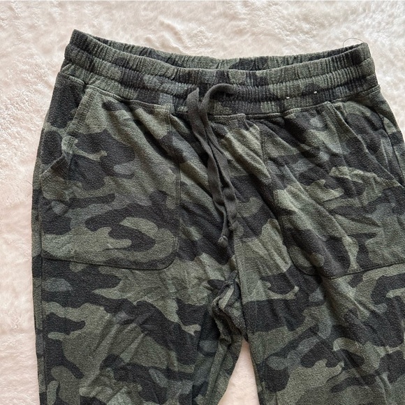 Express One Eleven Camo Ripped Terry Joggers - Picture 5 of 14